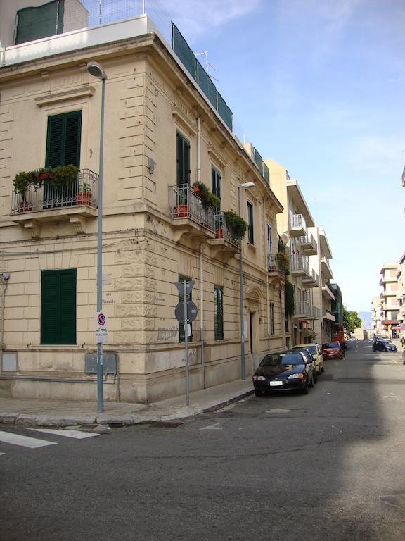 רג'יו די קאלאבריה La Maison Des Livres מראה חיצוני תמונה