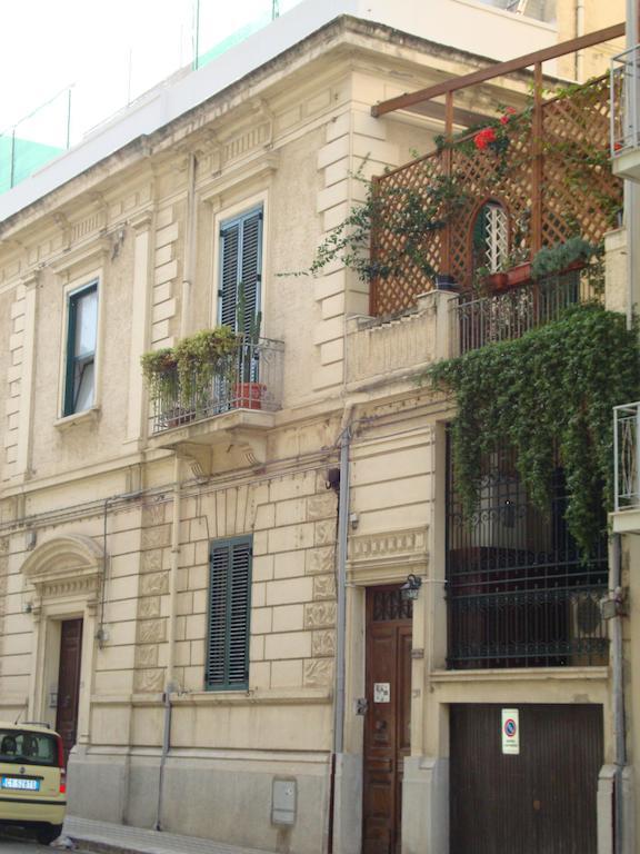 רג'יו די קאלאבריה La Maison Des Livres מראה חיצוני תמונה